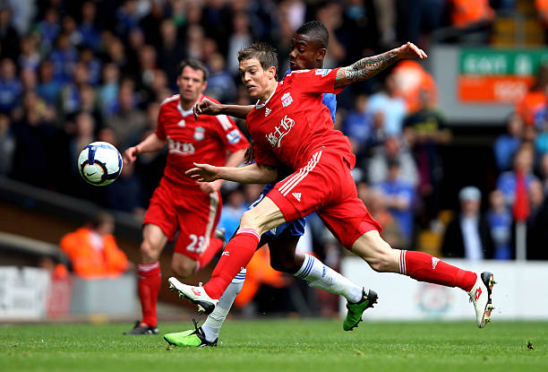 通过法律与 通过法律与